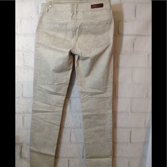 ⬇️ SNAKE SKIN PRINT JEANS 💥 - Picture 5 of 5